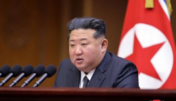 김정은 "美, 비핵화 집념 털면 만날 수 있어…韓과는 마주 앉지 않을 것"