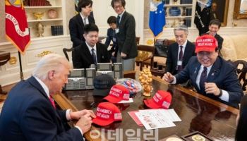 협상 '서명' 선택한 日…“‘美 품에 안길 수밖에 없다’는 현실인식”