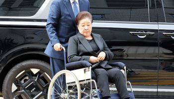 한학자 통일교 총재 구속심사 출석…묵묵부답