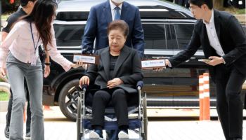 '정교유착' 한학자 통일교 총재 휠체어 출석…구속심사 돌입