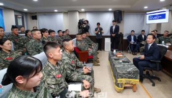 이두희 국방차관, 해병대 연평부대 찾아 간부 복무여건 점검