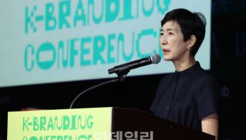 '불닭 어머니' 김정수 부회장 "차별화된 브랜드 정체성 구축해라"