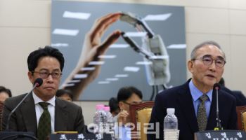 김영섭 "스미싱 오판" 해명, 조좌진 "서버 관리 부실 인정"…고개 숙인 CEO들