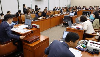 내년 1월 목표했지만…국회 파행에 아동수당 지급 ‘빨간불’