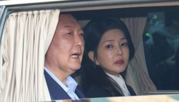 잇달아 피고인석 앉는 尹부부…법원, 재판 중계 허용