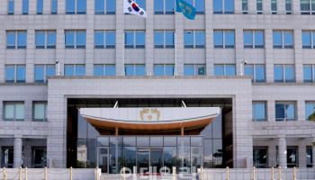 '李 최측근' 김현지, 대장동 아파트 등 11억…대통령실 인사 재산 공개