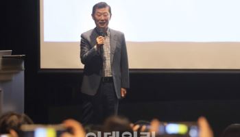 김홍국 하림 회장 "마트서 오늘 사오고 새벽배송되면 신선한가?"