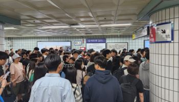 ‘100만 인파’ 여의도 불꽃축제에 ‘테러 예고글’…경찰, 작성자 추적