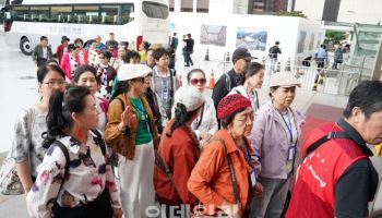 "무비자로 한국가자"…크루즈 1700여명 승객, 롯데免 방문