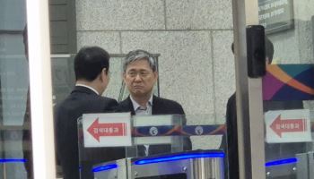 김성수 전 카카오엔터 대표, ‘제작사 고가 인수’ 무죄(종합)