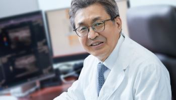 국소마취로 감돈성 거대 탈장 수술 성공