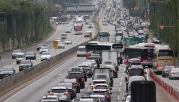 추석연휴 첫날 교통 정체…서울-부산 7시간 10분 소요