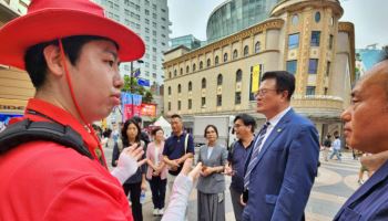 명동 활기 되찾았지만… 정부 "'바가지·혐중' 차단에 집중"