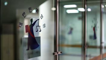 시끄럽다고 하자 '펄펄' 끓는 식용유 뿌려…60대 징역 3년