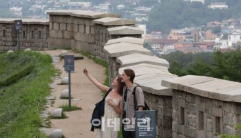 ‘케데헌’ 열풍에 중국인 무비자 입국까지…핫플된 한국