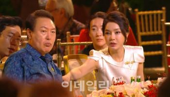 'V0에서 4398까지' 김건희는 어쩌다 몰락했나