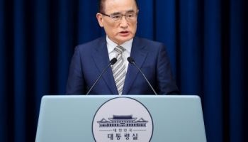 위성락…뚝심으로 있는 '70대 테토남'③