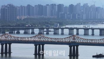 보유세 인상 대신 공시가격 현실화…규제지역 확대 가능성도