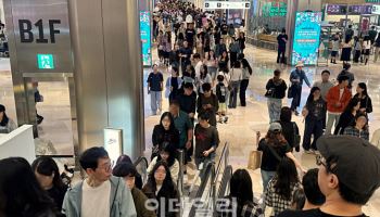 롯데百, 황금연휴 10일간 외국인 매출 40% 늘었다