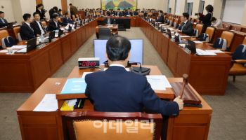 MBK 국감 소환에 'PEF 긴장'…정책 리스크, 새 변수로