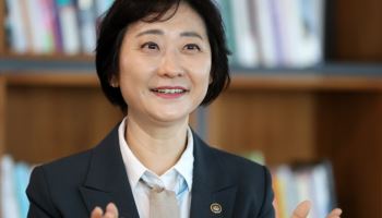 '복지통' 이스란 차관 "국민 행복한 삶에 늘 노력..대내외 소통도 최선"