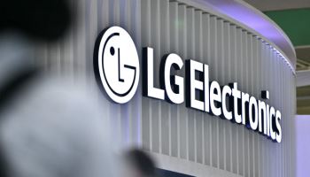 LG전자, 인도증시 상장 첫날 50% 폭등