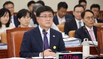 기후장관 "난 '탈원전' 아닌 '탈탄소주의자'"