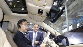 김윤덕 국토장관 “韓 자율주행차, 세계 무대 달릴 수 있게 지원”