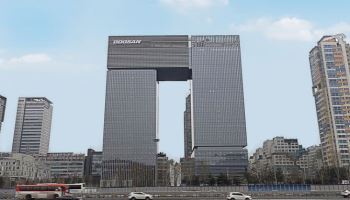 ‘바꿔야 산다’…두산, 밥캣 중심 사업구조 탈피 속도