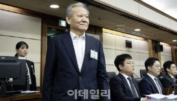 "평생 살아온 나라 위험 빠뜨릴 이유 없어"…이상민 첫 재판