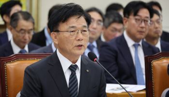 산업은행 회장 '명륜당 대부업 의혹'에 "곤혹스러운 케이스"
