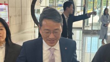 LG전자 조주완 "中 공세, 하나하나 대응…관세 영향 극복해야"