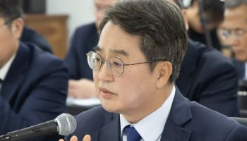 '수문장' 김동연, 이재명 대통령 노린 野 파상공세에 철벽수비