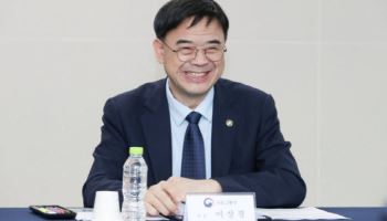 “집값 떨어지면 사라”던 국토차관, ‘5억차익 갭투자’ 논란