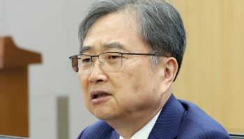 외교장관 "캄보디아 원조, 안 줄인다...다만 '이곳'에 돈 쓸 것"