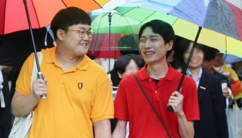 “길이 열렸다”…동성 부부도 ‘배우자’ 입력 가능해졌다