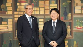 유홍준, 방시혁과 사진 논란에 “서울대 후배라…생각 모자랐다”