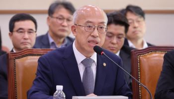 조원철 법제처장 "李 무죄 발언 논란"…이완규는 '발언 거부'