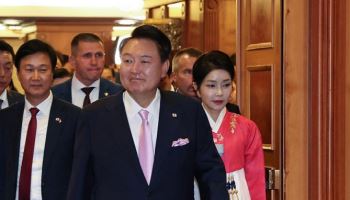 "윤석열·김건희, 명성황후 침전 들어간 이유는"...'선정적' 비판도