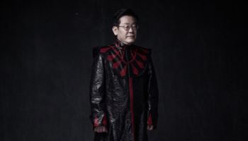 신해철 무대의상 입고 사진찍은 이재명 대통령…이런 사연이