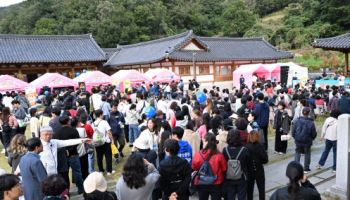 김천김밥축제, 개막 직후부터 인산인해…또 김밥 동났다