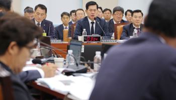 HD현대重 '보안감점' 기간 연장 후폭풍…KDDX 사업 신뢰 '흔들'