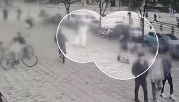 "딸 이름 부르자...눈 떠" 킥보드 중태 엄마 '기적' 일어나