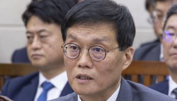 이창용 "가계부채 안 늘리겠다는 메시지 정확히 줘야"