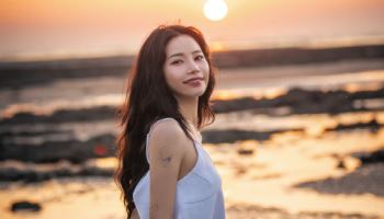 솔라, 한국시리즈 3차전서 애국가 제창