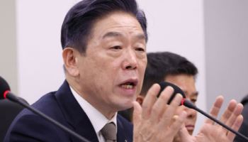 김형석 독립기념관장, "퇴진하라" 농성단체 고소