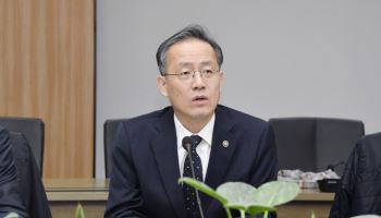 기재차관 "외환시장 변동성 여전히 커…24시간 모니터링 지속"