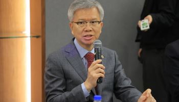 法 "'전공의 집단행동 지지' 의협 회장 자격정지 처분 취소해야"