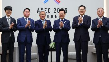 '치맥의 결의는 계속된다'…李대통령, 젠슨 황 'AI 맞손'