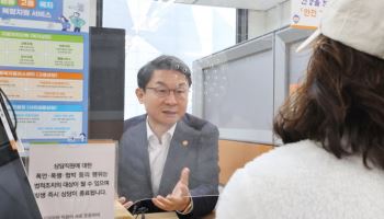 李 '잔인하다' 지적한 정책서민금융…해외선 무이자·사용처 제한